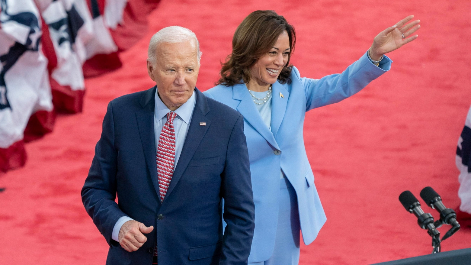 Joe Biden e Kamala Harris a un evento della campagna elettorale a maggio (Ansa)