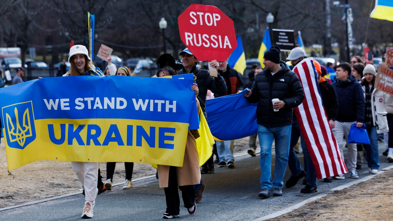 Proteste pro Ucraina negli Usa. Vance contestato in Vermont: "Traditore! Vai a sciare in Russia!”