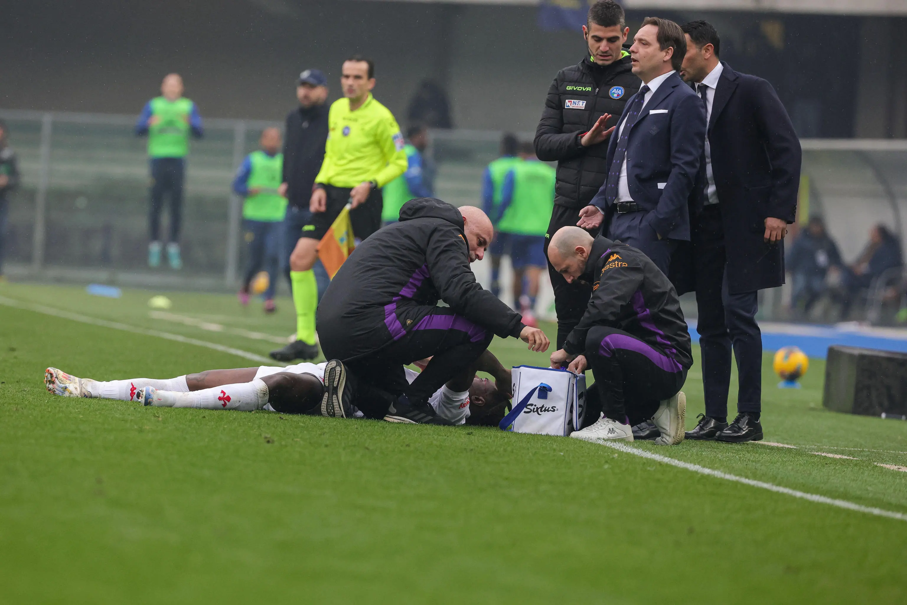 Brutto colpo alla testa per Kean in Verona Fiorentina, portato in ospedale