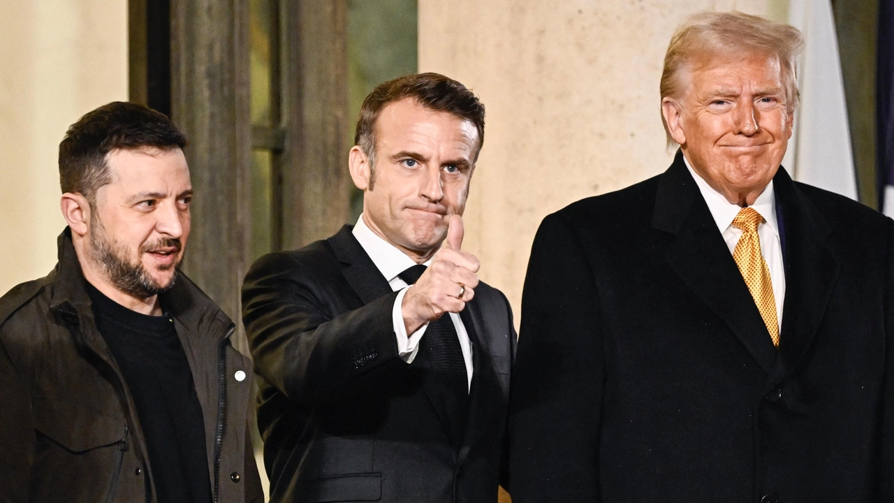 Volodymyr Zelensky, Emmanuel Macron e Donald Trump (foto Ansa)