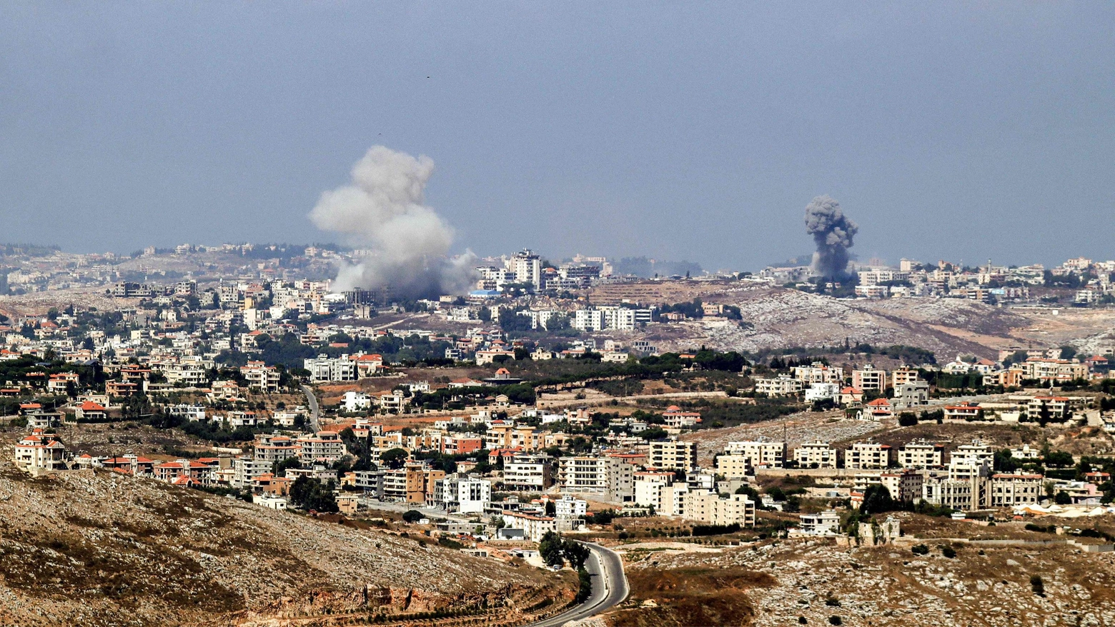 I bombardamenti israeliani in Libano (foto Ansa)