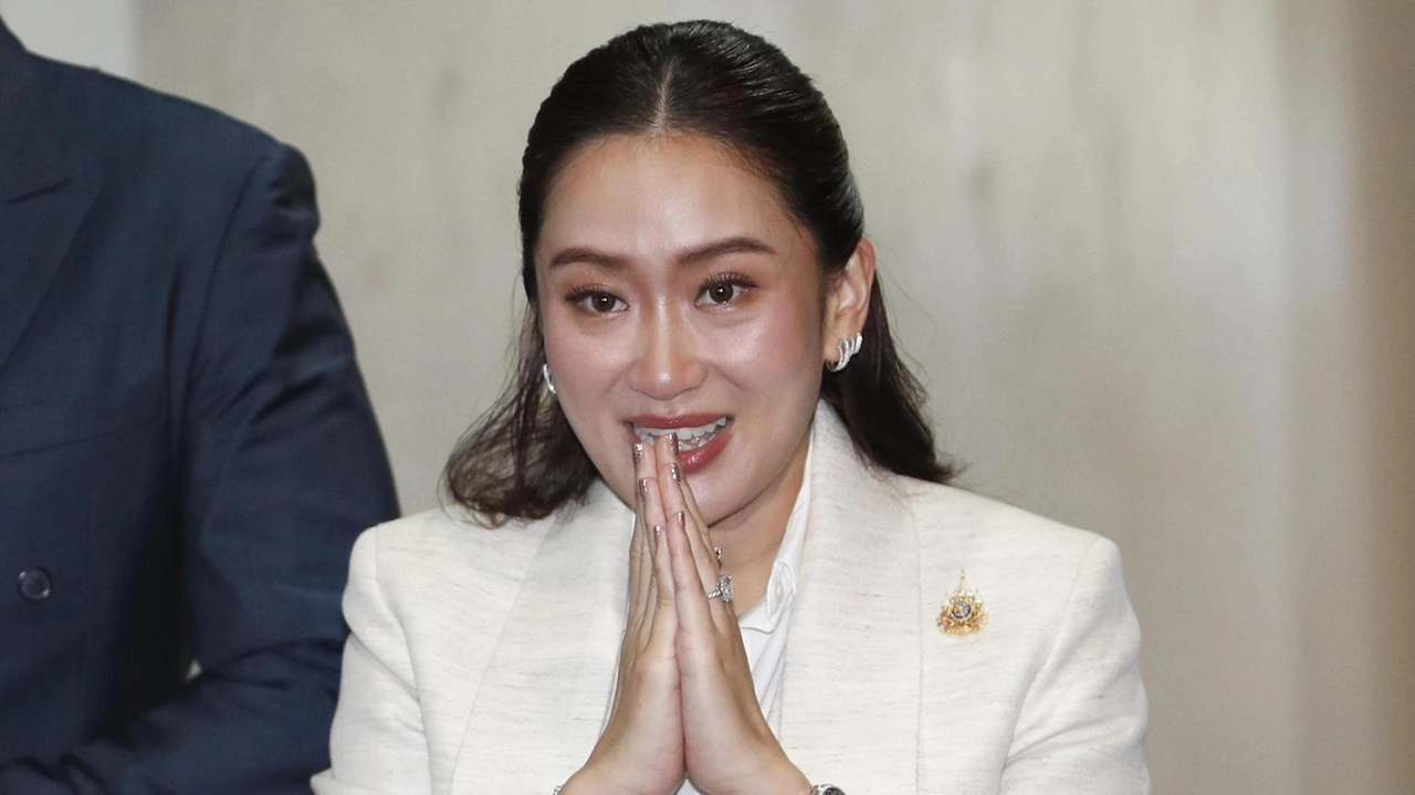 Prima ministra più giovane riporta al potere dinastia Shinawatra