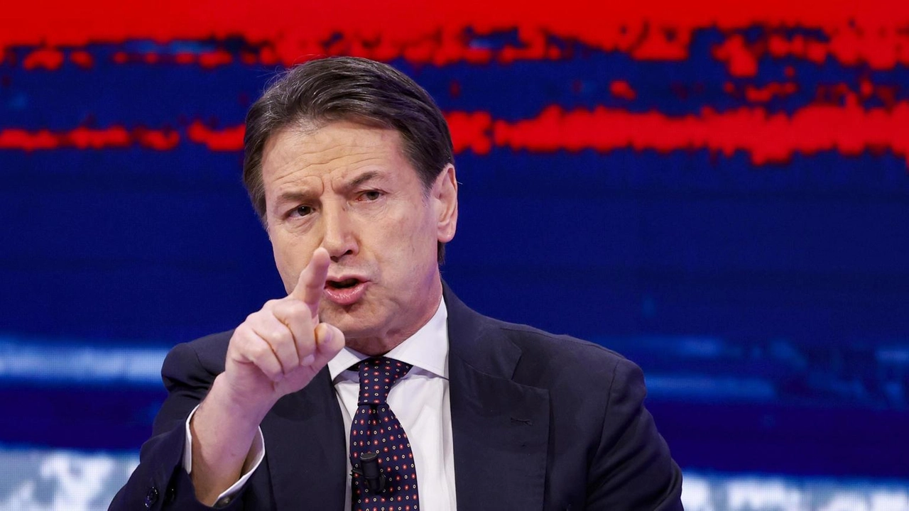 Giuseppe Conte del M5s esige le dimissioni immediate della Ministra Santanché dopo il rinvio a giudizio per falso in bilancio.