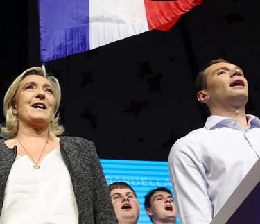 Elezioni in Francia, il politologo Mény: "Unico antidoto a Rn è farli governare"