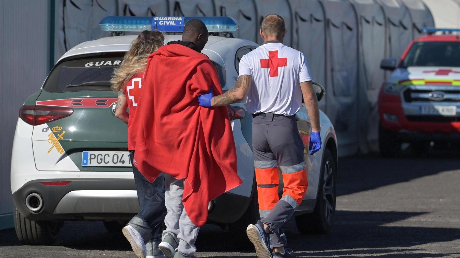 Oltre 81 migranti sbarcati alle Canarie, uno è in ospedale