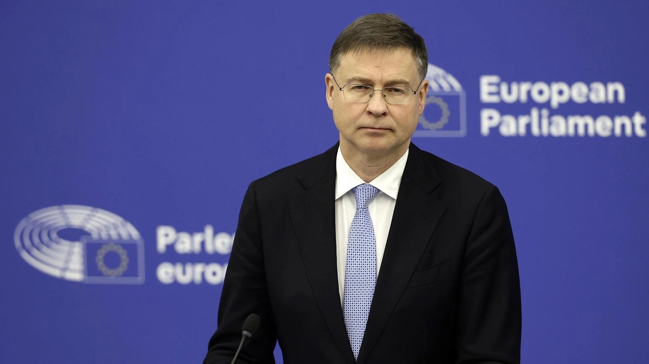 Il commissario Ue Dombrovskis avverte: i dazi Usa potrebbero ridurre il Pil globale del 7%, pari a Germania e Francia insieme.