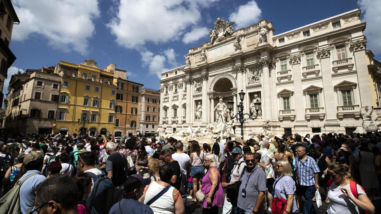 Il sindacato critica l'esame nazionale per guide turistiche, temendo inflazione del mercato e abbassamento dei requisiti.