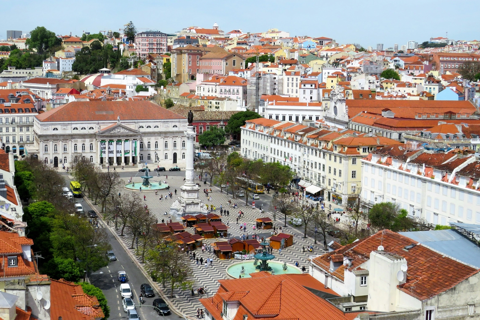 Praça do Rossio, la piazza in cui l'Inquisizione spagnola puniva gli eretici e in cui si trovano Blimunda e Baltasar, personaggi di "Memoriale del convento"