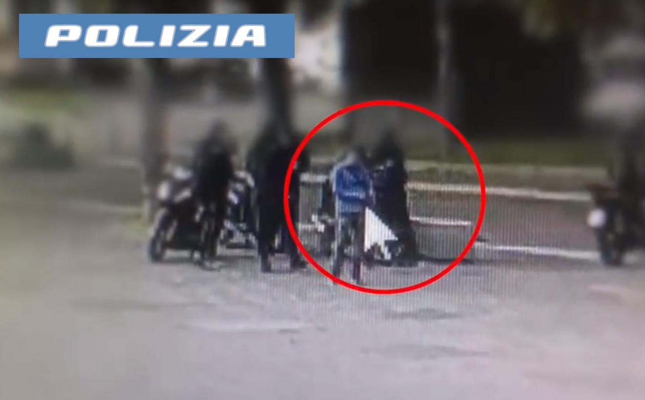 Uccide il compagno dell’ex a Catania, video lo incastra: in piazza mentre si prepara a sparare