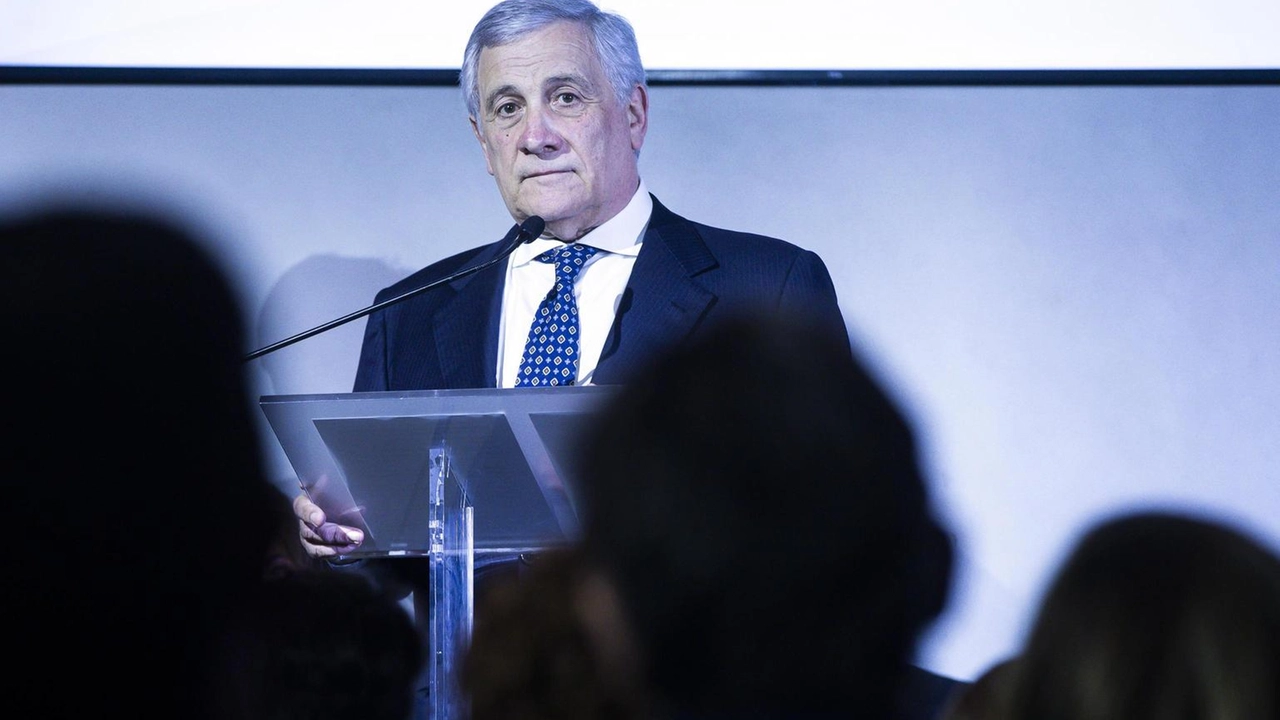 Il vicepremier Tajani afferma che il presidente del Consiglio deciderà sul segreto di Stato per l'indagine Almasri.