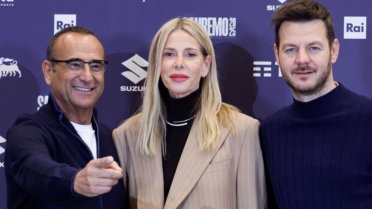 Carlo Conti con Alessia Marcuzzi e Alessandro Cattelan (Ansa)