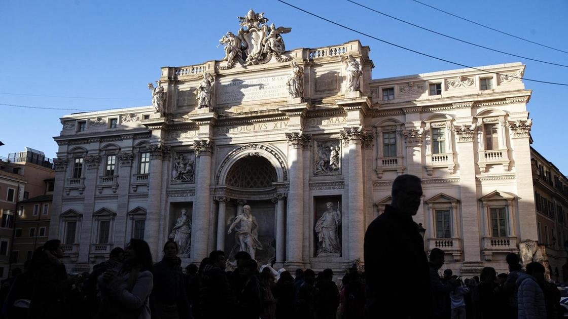 Fontana di Trevi riaperta dopo manutenzione straordinaria per il Giubileo