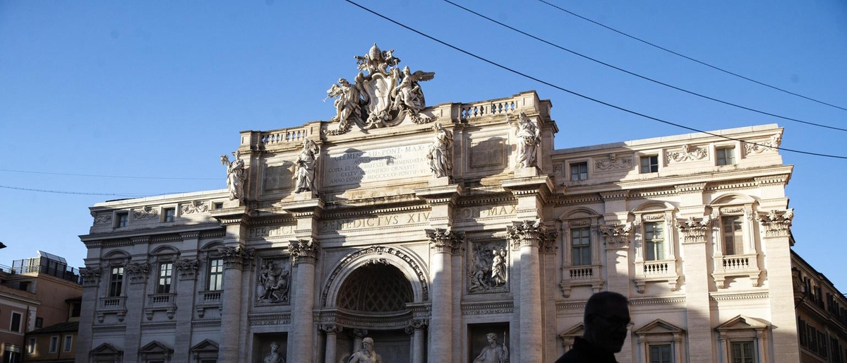 Fontana di Trevi riaperta dopo manutenzione straordinaria per il Giubileo