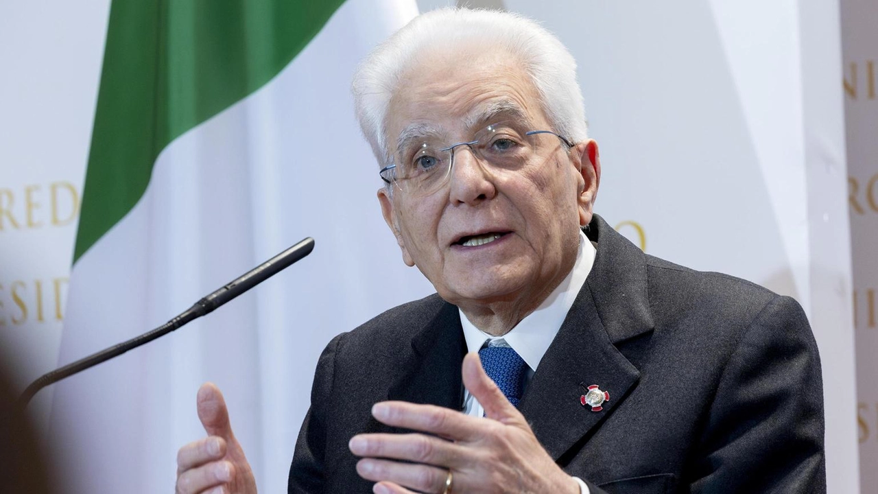 Il presidente Mattarella ribadisce il sostegno all'Ucraina e condanna la Russia, sollecitando colloqui di pace.