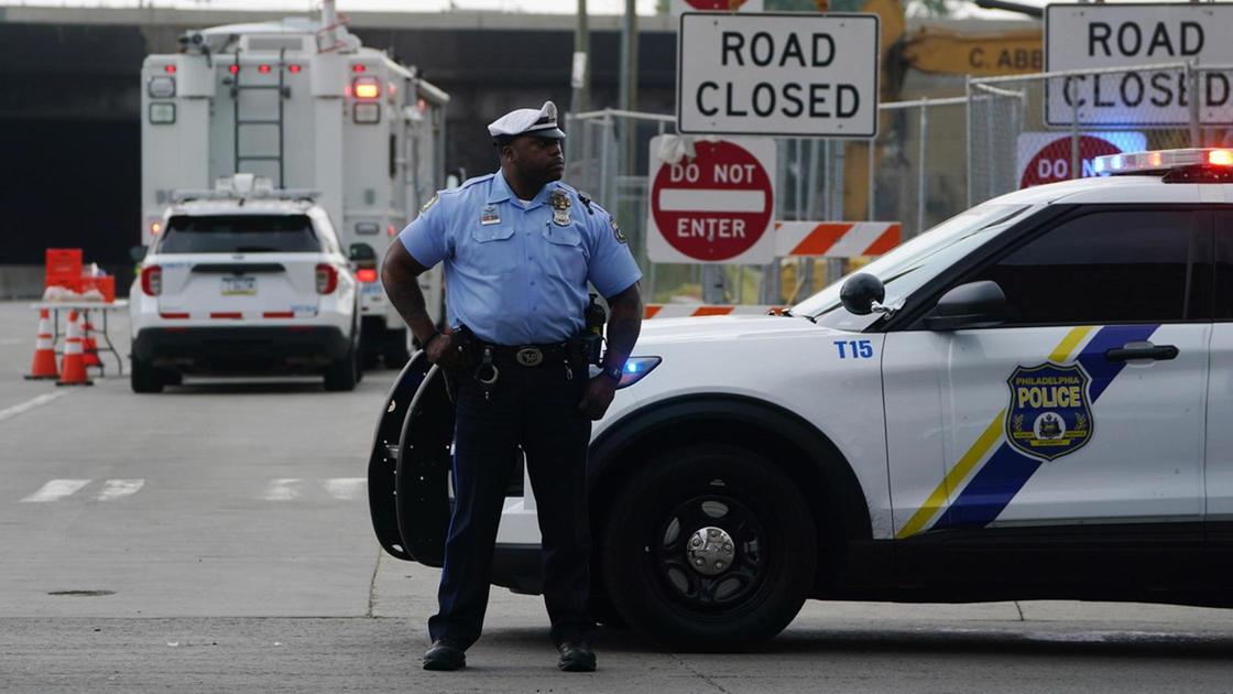 Usa: piccolo aereo si schianta a Philadelphia, case in fiamme