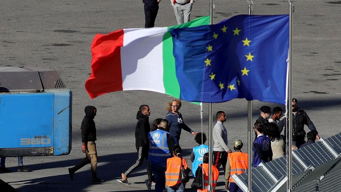 Il processo Open Arms. In piazza e in aula, accuse alla ong: "Voleva far cadere Salvini"