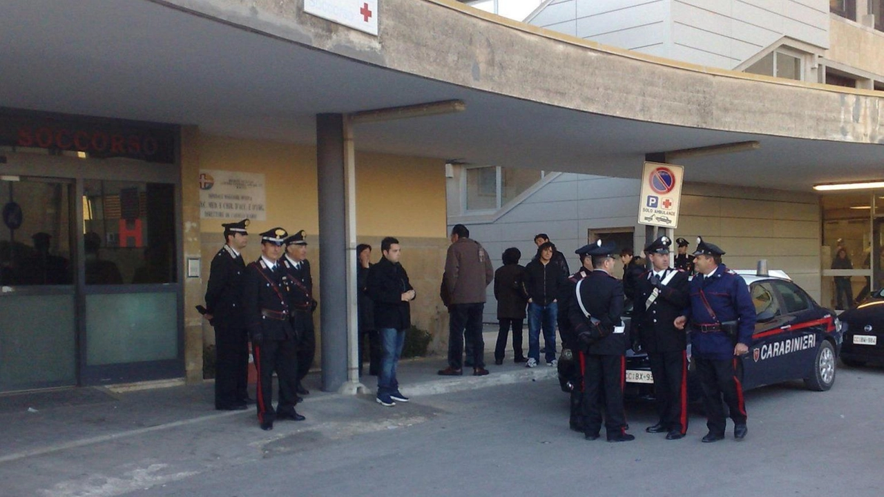 Un uomo a Scicli arrestato per aver picchiato il figlio di quattro anni, causandogli gravi fratture. Indagini dei Carabinieri in corso.