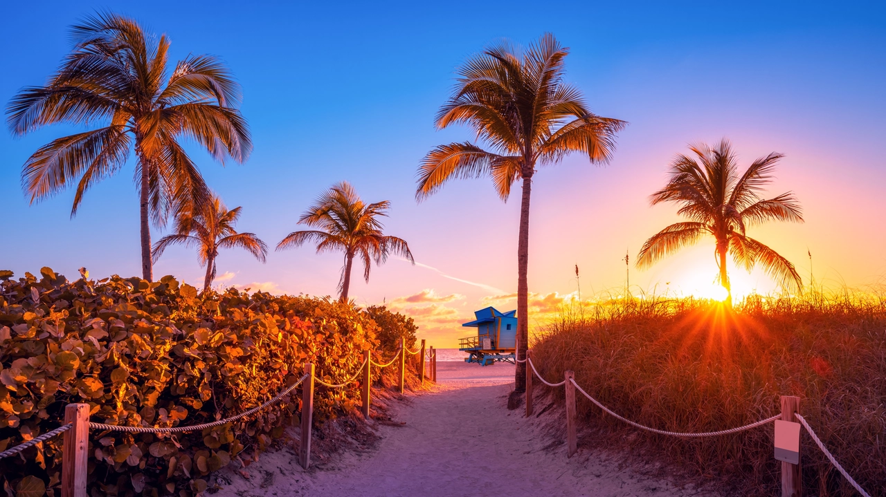 Tramonto sulla spiaggia, Miami, Florida