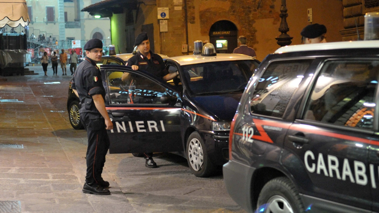 Una pattuglia di carabinieri durante una controllo