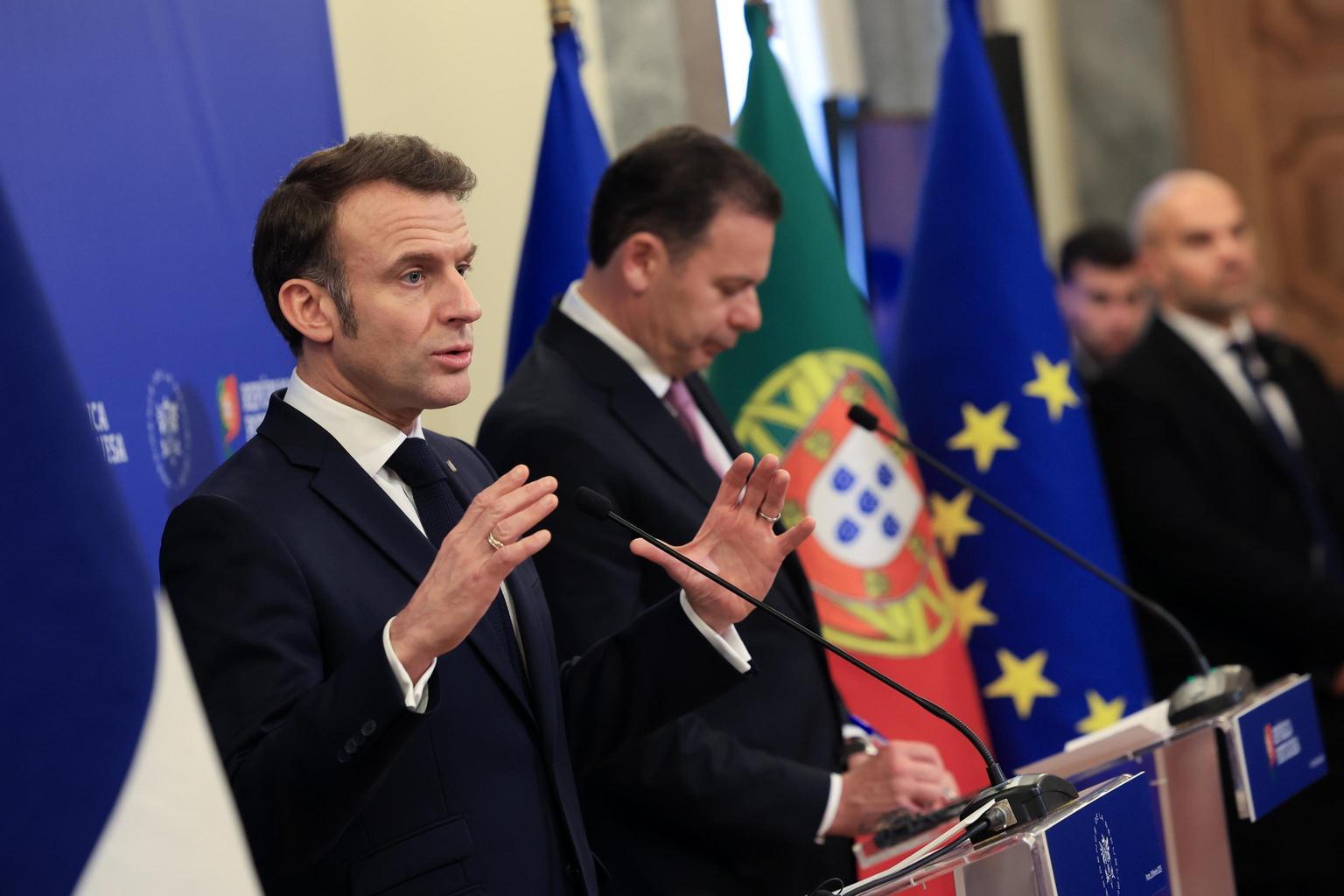 Macron: Ue pronta a dazi reciproci su acciaio e alluminio contro gli USA