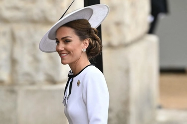 Kate Middleton, un abito bianco per il ritorno in pubblico. Ecco cosa ha scelto la principessa