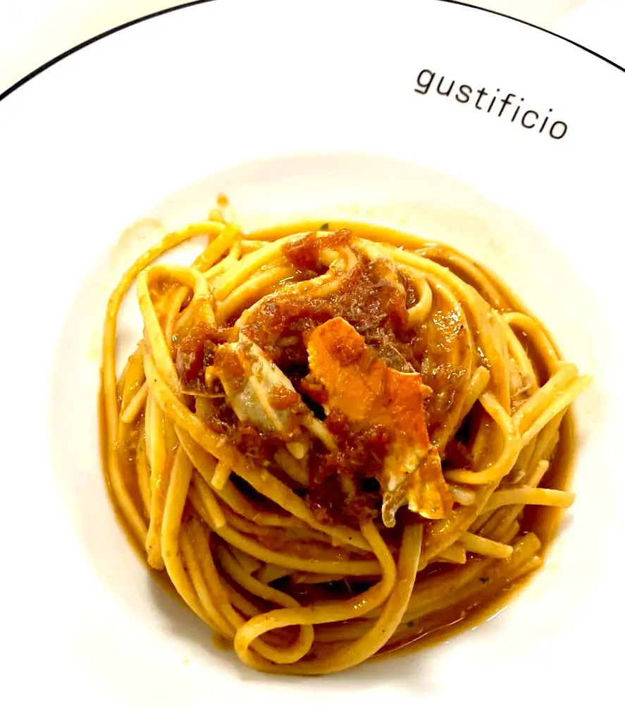 Linguine alla busara di granchio blu