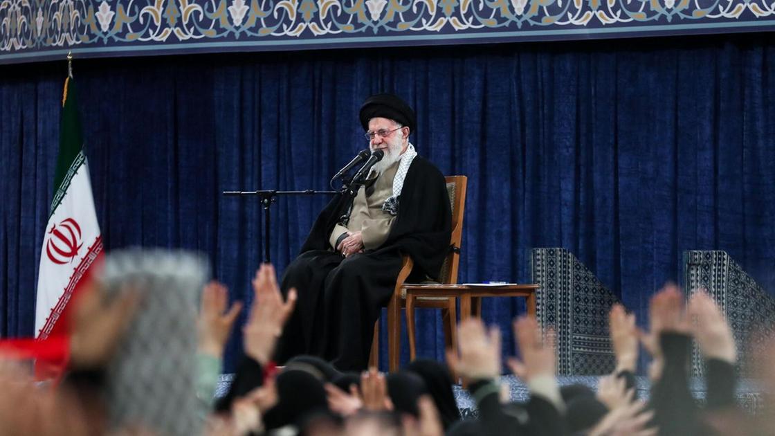 Ali Khamenei condanna attacchi USA contro Houthi in Yemen: "Un crimine da fermare"