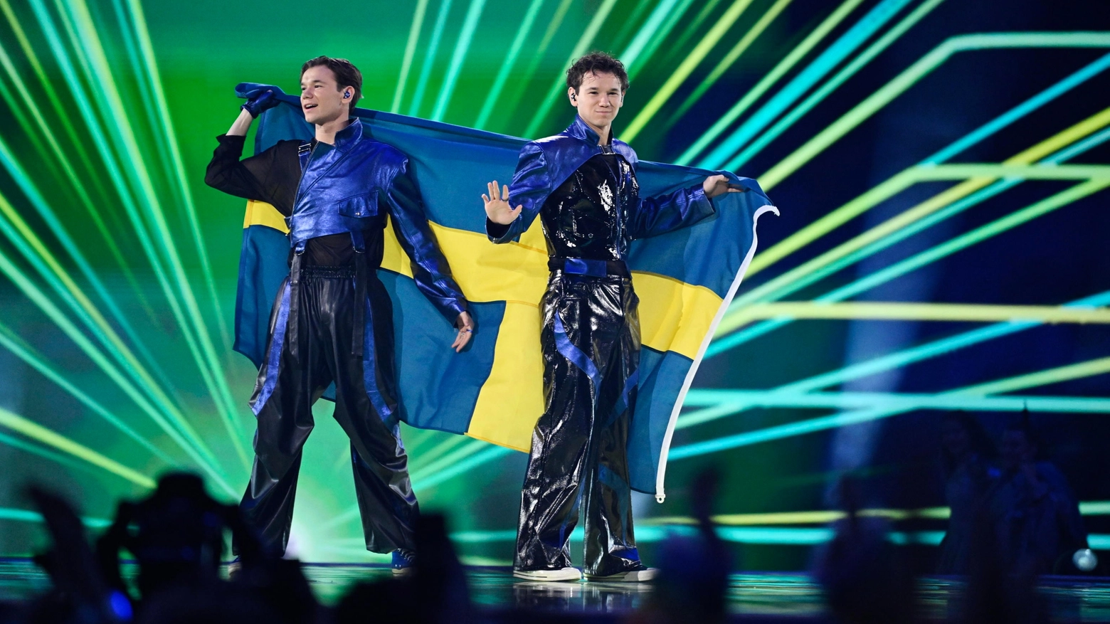 Marcus & Martinus con la bandiera della Svezia alla Flag Parade