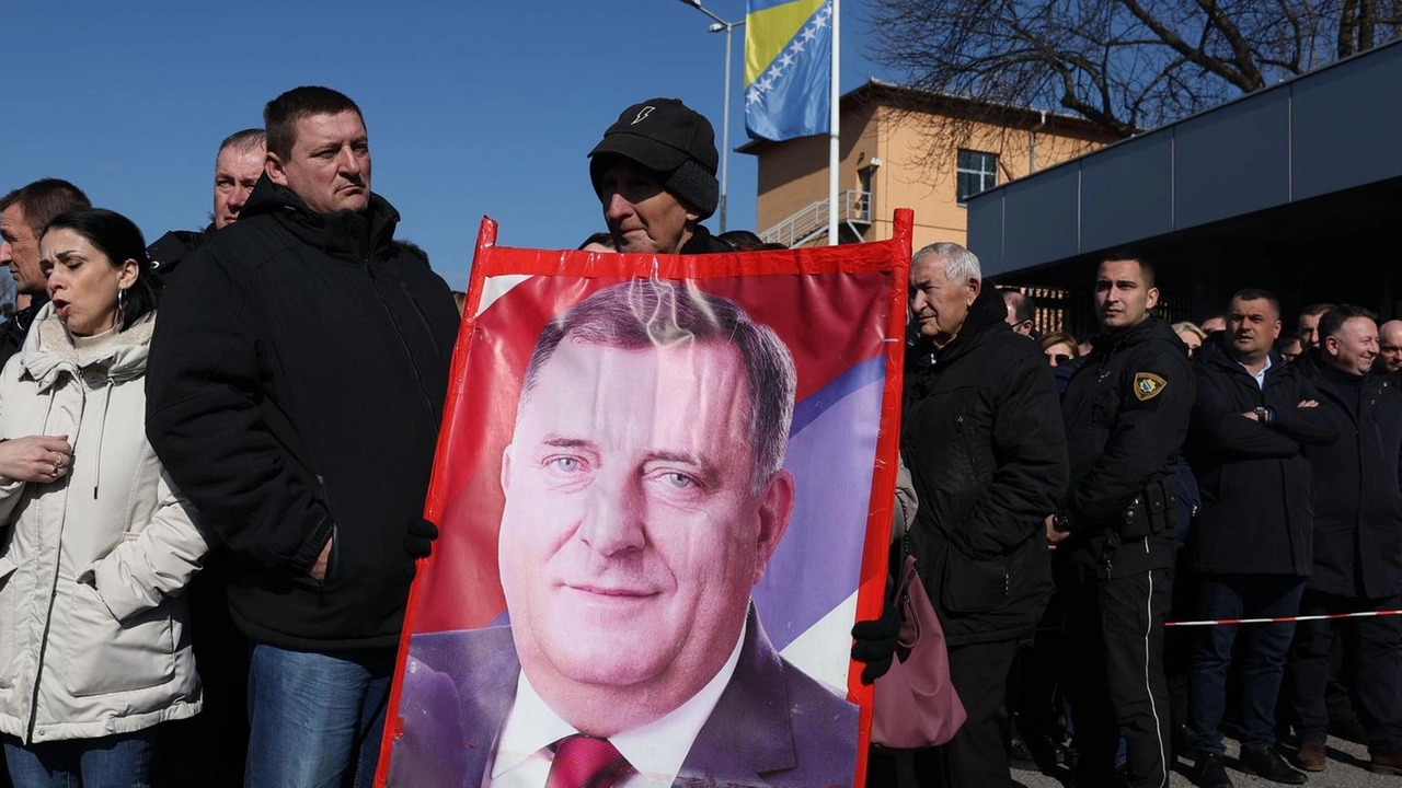 Il Tribunale di Sarajevo condanna Dodik a un anno di reclusione per disobbedienza, ma può ancora appellarsi.