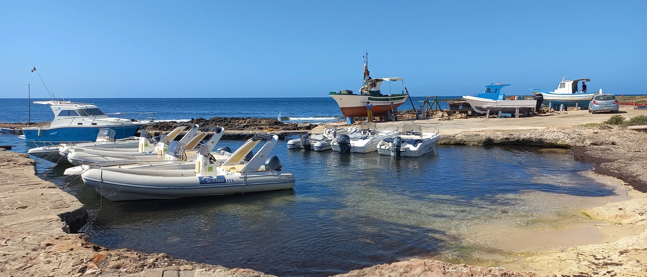 Noleggio barche a Favignana per raggiungere le calette via mare