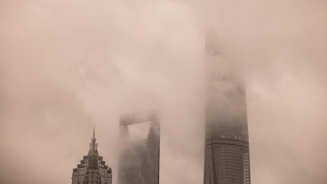 Il tifone Pulasan su Shanghai, strade allagate e disservizi