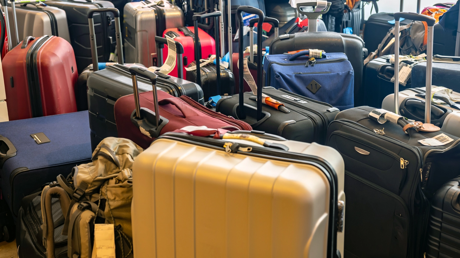 Bagagli smarriti negli aeroporti: in aumento la domanda di polizze assicurative