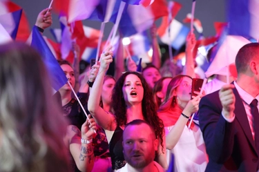 Risultati definitivi elezioni Francia, Le Pen davanti ma si ferma sotto al 30%, Con Ciotti al 33%. Possibile alleanza macronisti-sinistra