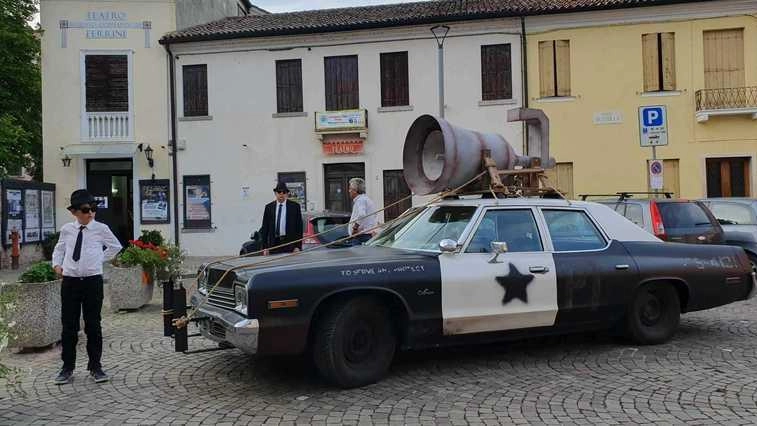 In concomitanza della kermesse in centro ecco prelibatezze e prodotti locali. Tutti i fan potranno anche ammirare il mitico bolide del film di John Landis.