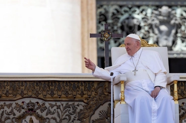 “C’è già troppa frociaggine”: la frase del Papa (secondo indiscrezioni) sul no ai seminaristi gay