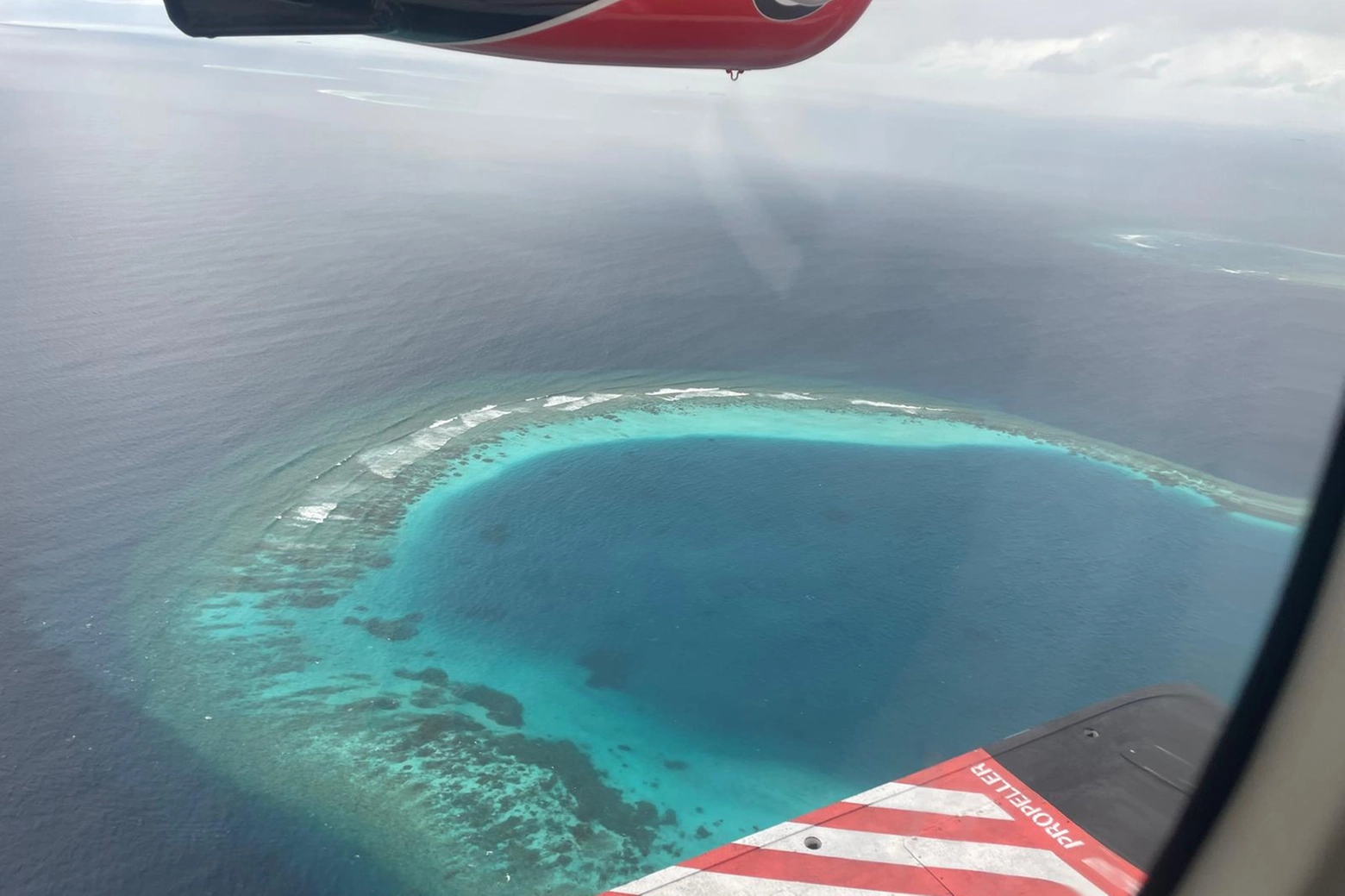 Il panorama dall'oblò dell'idrovolante partito da Malè, Maldive (foto di Monica Guerci)