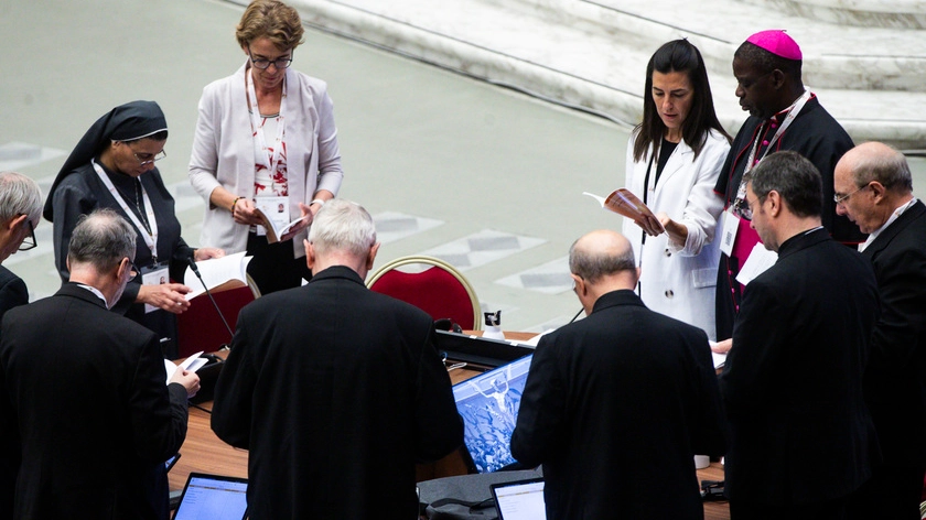 Un momento del Sinodo del 2023 che ha visto per la prima volta la partecipazione a pieno titolo anche di alcune donne