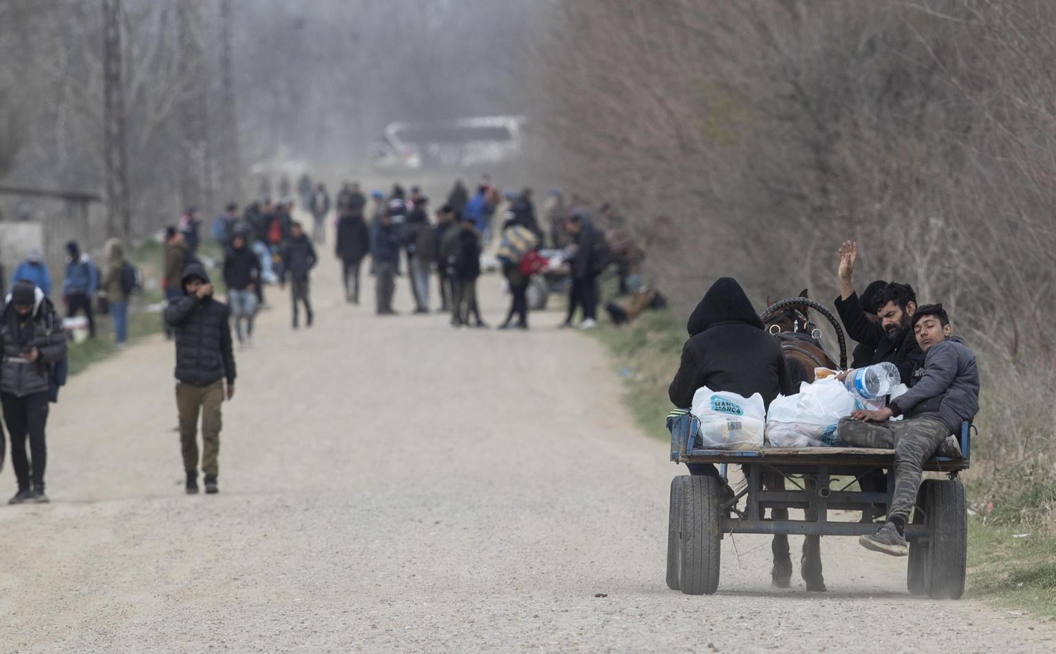 Turchia costruisce muro al confine con Grecia e Bulgaria per fermare immigrazione irregolare