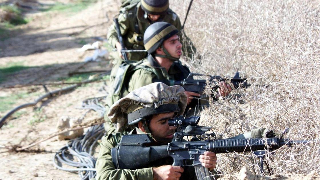 Idf sposta altre due brigate al confine con il Libano