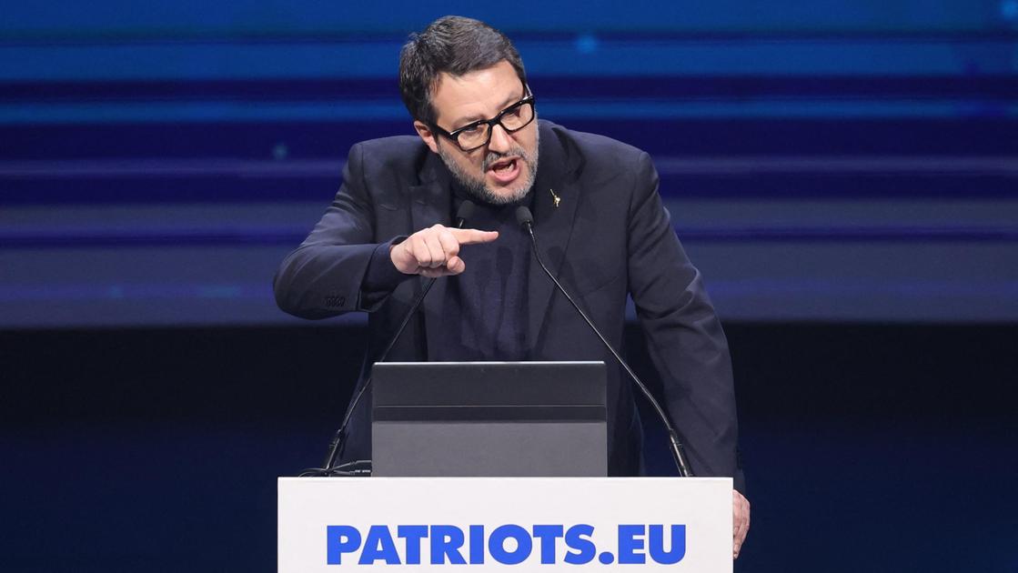 Salvini, l’intervento in spagnolo al raduno dei Patrioti a Madrid: “Amici del PP, scegliete fra Soros e Musk”