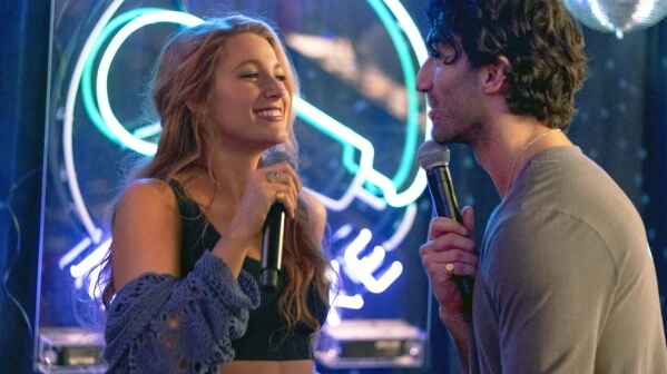 Blake Lively e Justin Baldoni sul set di "It Ends With Us" (Associated Press)