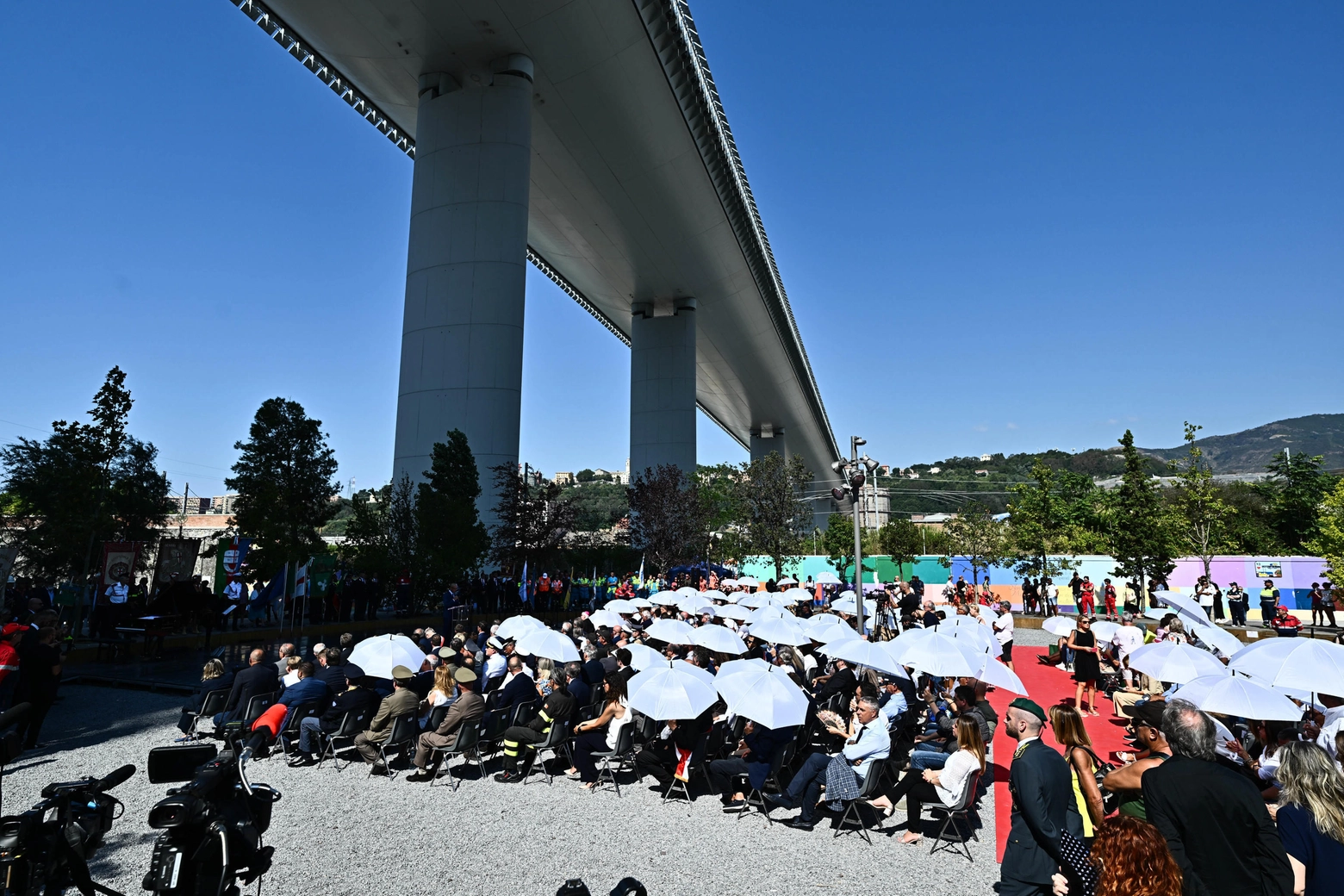 Un momento della commemorazione in memoria delle 43 vittime del crollo di ponte Morandi (archivio)