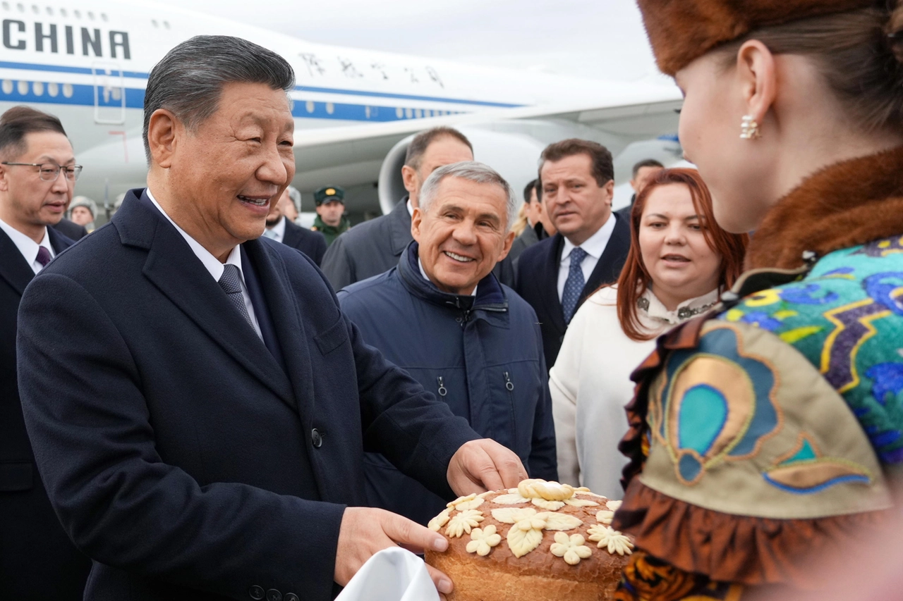 Il presidente cinese Xi Jinping appena atterrato a Kazan