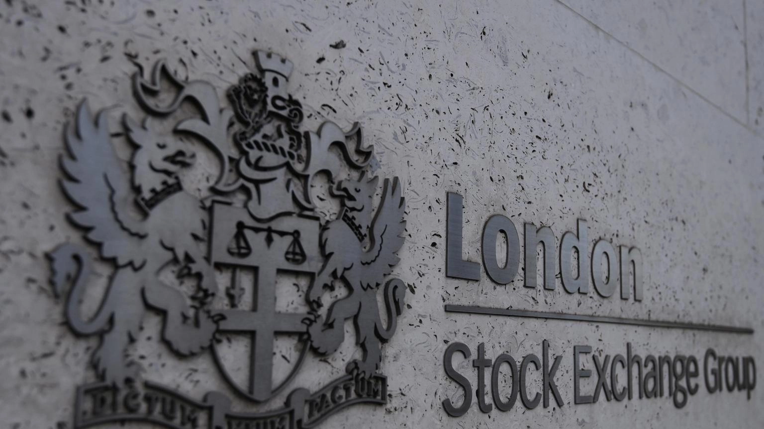 Borsa: l'Europa parte incerta, Londra piatta