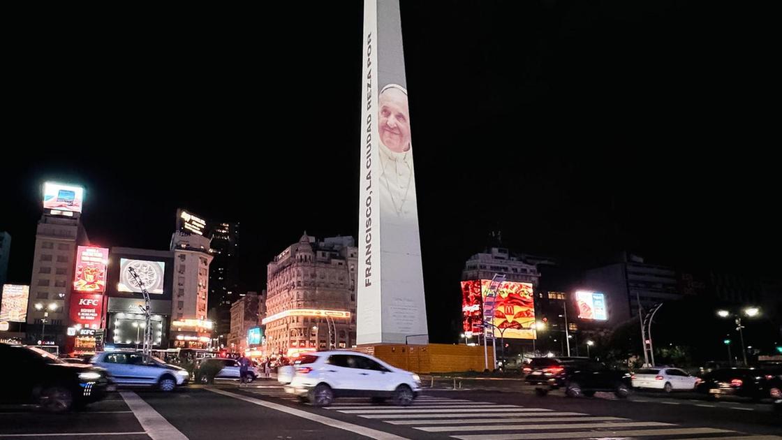 Villeros de Buenos Aires oran por la salud del papa Francisco en misa especial