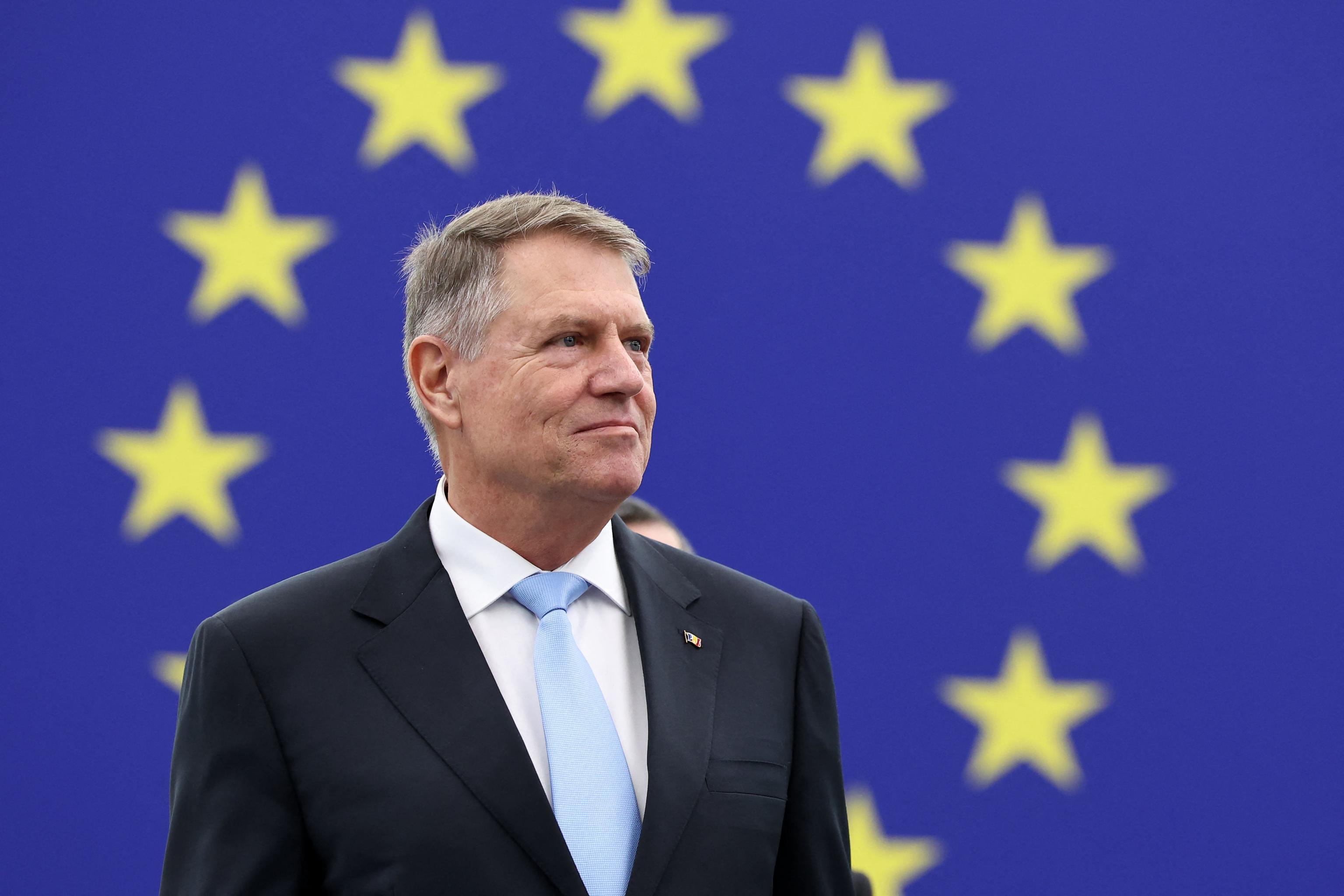 Romania, caos politico: si dimette il presidente Klaus Iohannis. I sovranisti volevano l