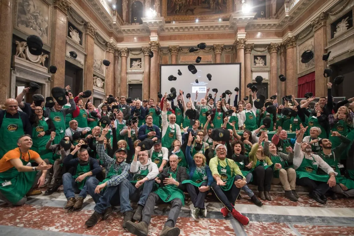 A Genova il Campionato mondiale del pesto al mortaio. Ecco la ricetta originale