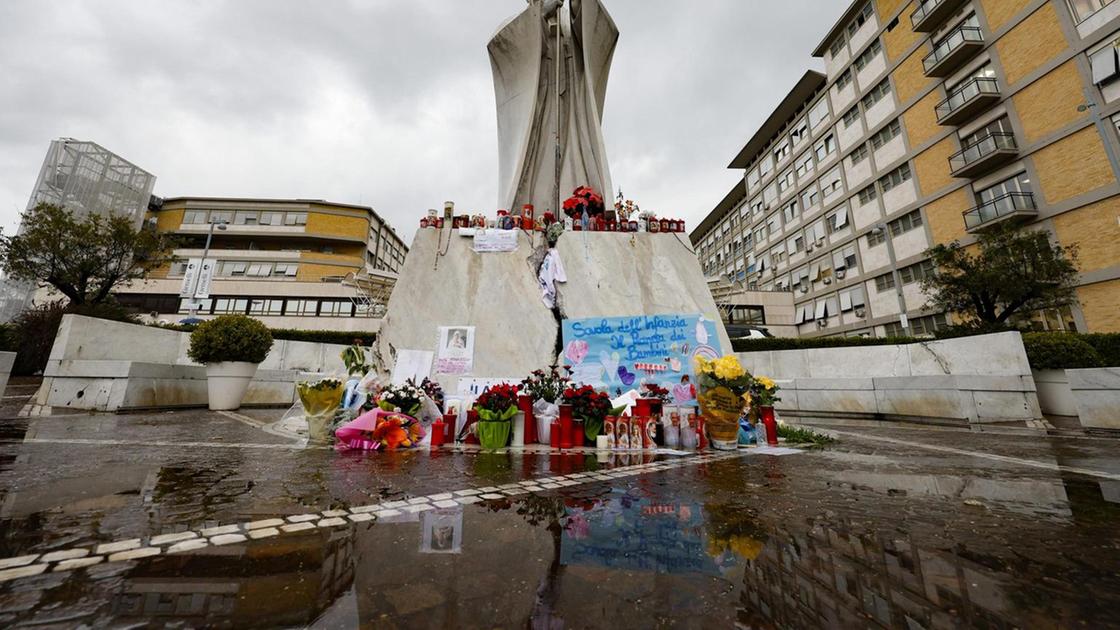 Salute di Papa Francesco: situazione complessa, medici mantengono cautela