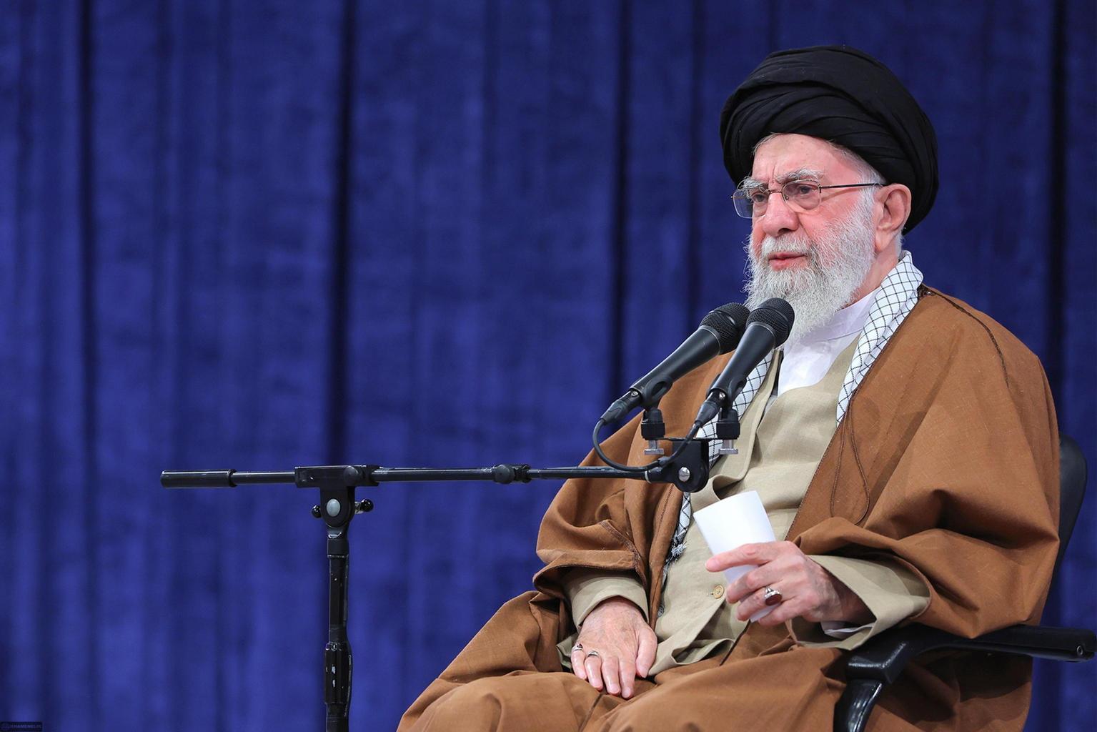 Iran: Ali Khamenei concede la grazia a Mehdi Karroubi, leader del movimento verde