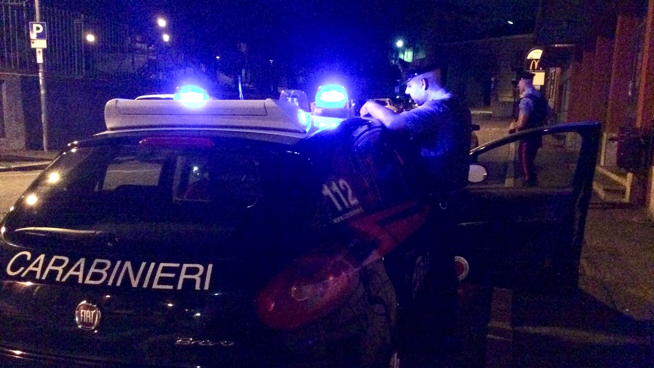 Una volante dei carabinieri (foto di repertorio)